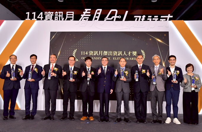 出席資訊月暨臺灣教育科技展開幕 行政院長卓榮泰宣布「AI新十大建設」計畫 推動智慧科技島建設