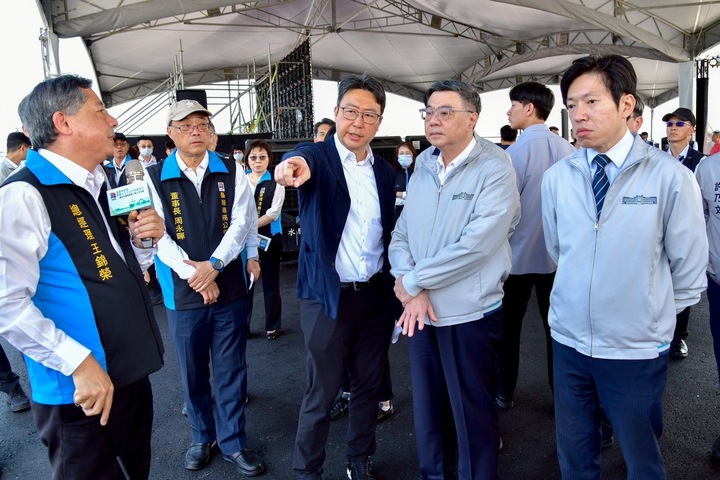 視察臺北港、臺中港與高雄港營建剩餘土石方去化推動情形、行政院長卓榮泰強調落實「土方進場秩序管理、提高運轉效率、守護周遭環境安全」三大要求，全面升級港區管理體系