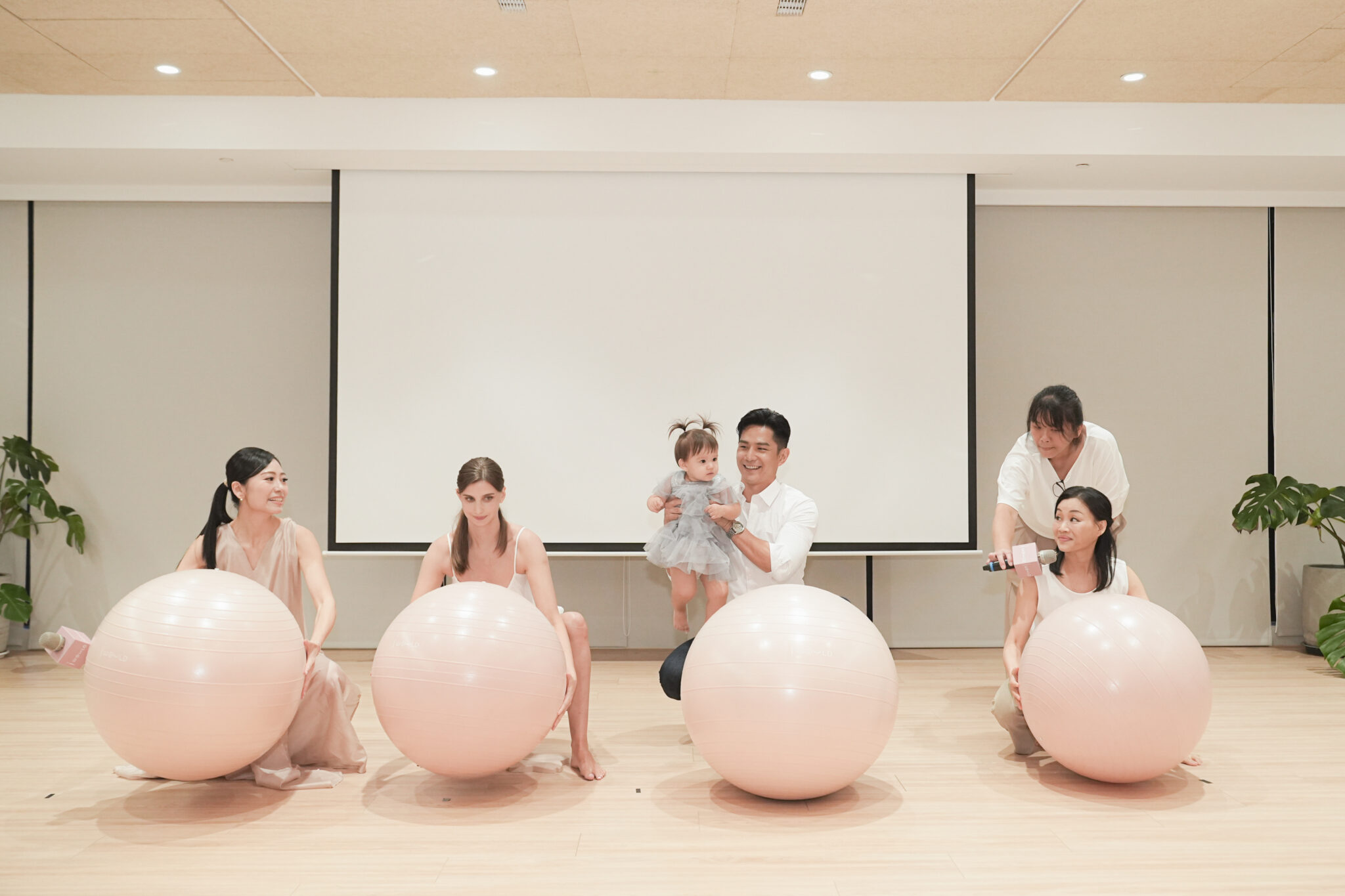 「Love Flow瑜伽球」支持婦女懷孕生產 祖雄一家分享陪產技能重要性