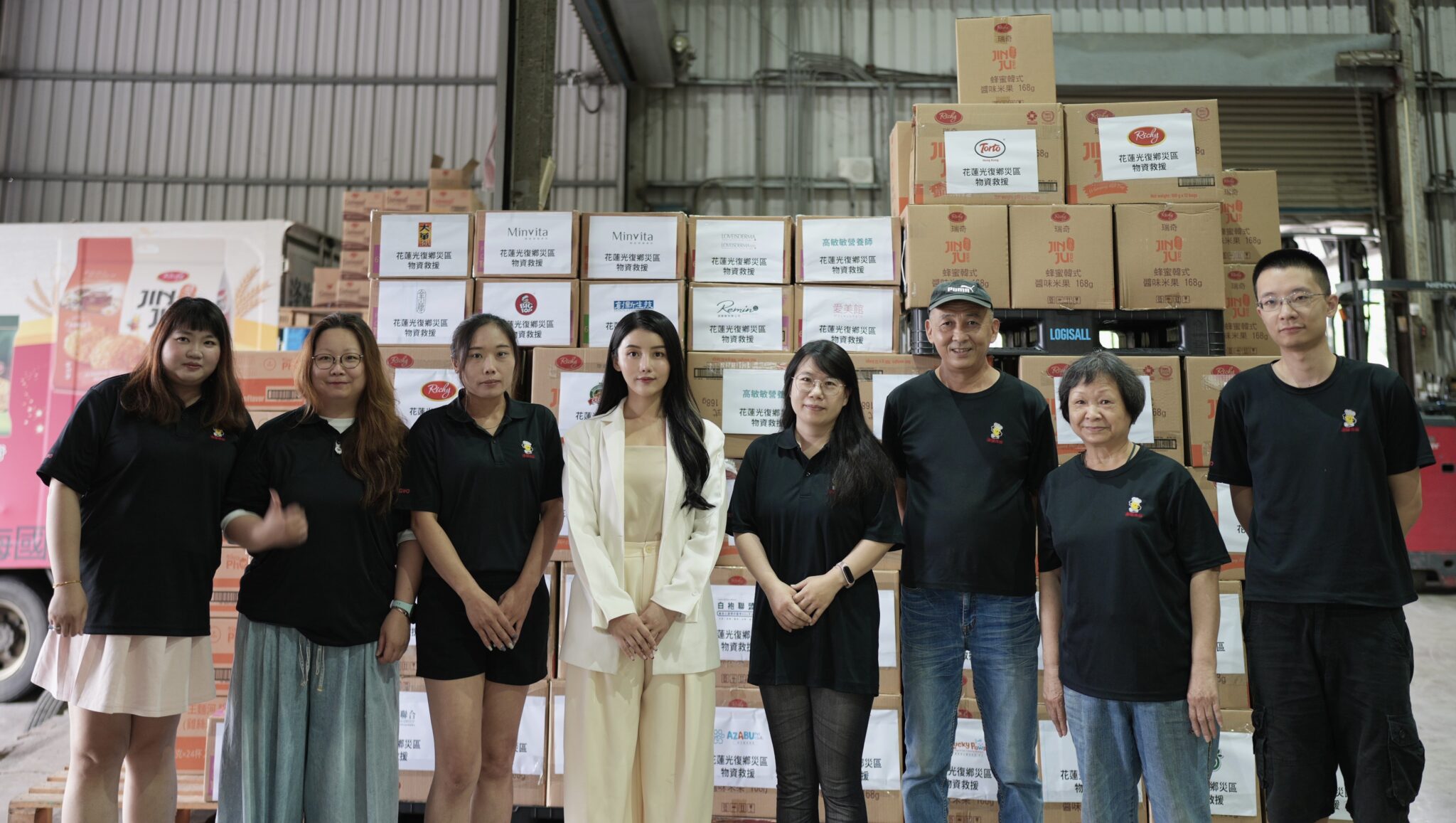 最美營養師攜手 逢國逢海食品 創新集團 企業送暖 百箱物資挺花蓮