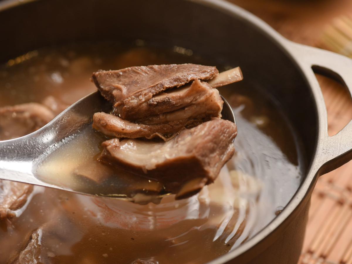 竹北羊肉料理推薦這一碗 羊肉泡饃湯底清甜、饃香耐嚼