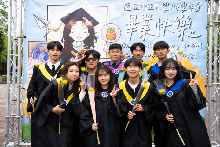 國立中正大學畢業典禮隆重登場！前Google臺灣總經理簡立峰勉勵學子成為AI的指揮家別把大腦外包