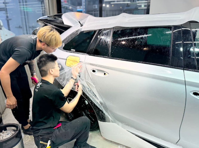 汽車包膜產業快速升溫　缺工問題浮現，專業技師月薪衝破10萬元門檻