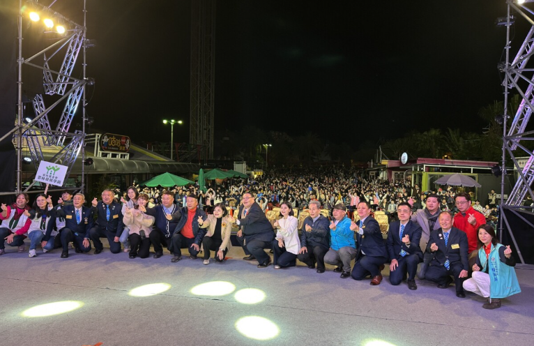 助弱勢家庭，劍湖山「點亮愛心 超越快樂」公益晚會掀起全社會關懷熱潮，煙火與無人機表演驚艷全場，企業與國際同濟會攜手
