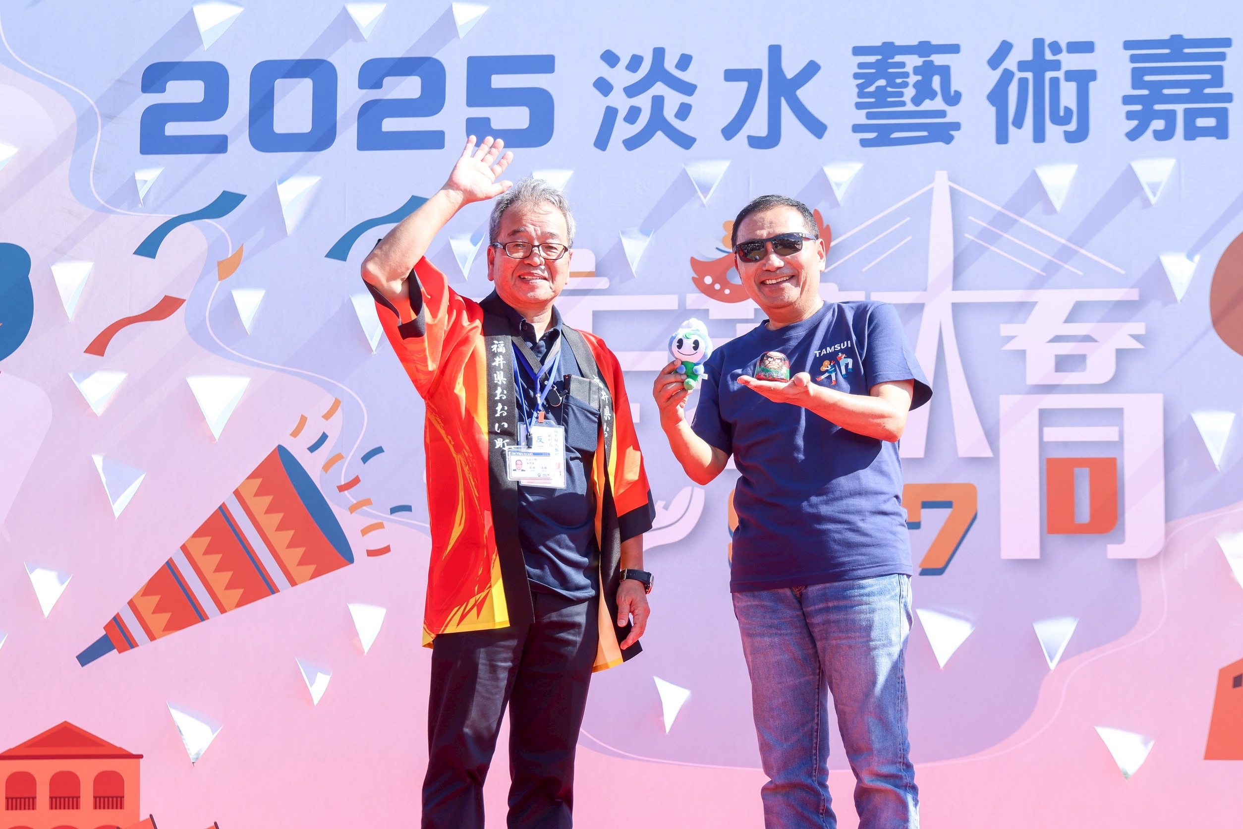 淡水藝術嘉年華熱潮席捲登場　新北市長侯友宜踩街共享淡江大橋河海風光 國際友人共襄盛舉