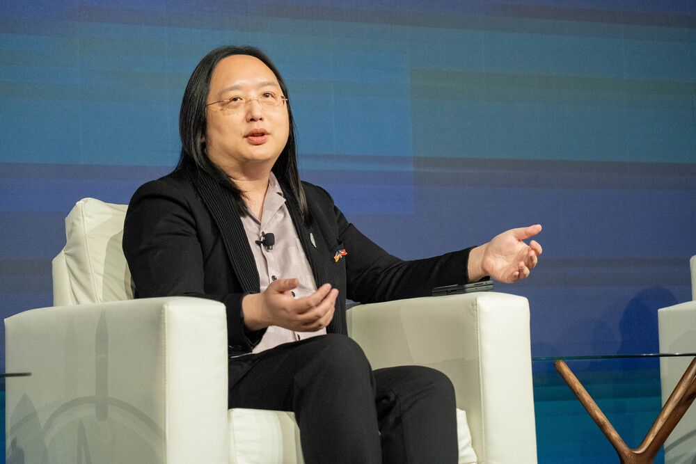 唐鳳推動數位遷徙自由　臺灣打造跨平台、跨邊界新世代數位治理典範　中正大學企管系系主任黃正魁教授表示這已成全球數位政策新趨勢