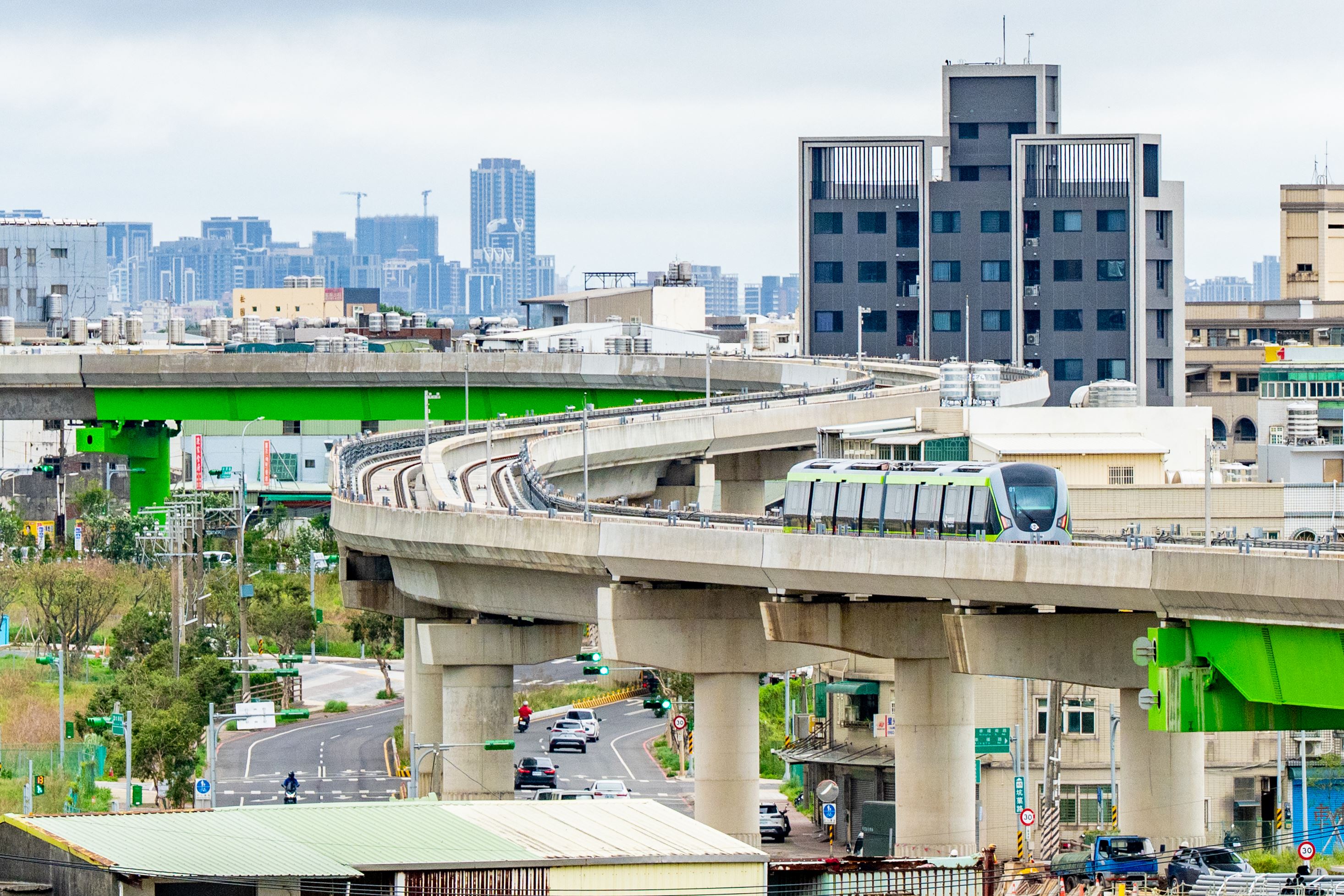 桃園捷運綠線北段5站列車測試直擊　桃園市長張善政勉勵工程團隊全力衝刺通車目標