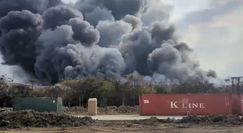 消防局緊急動員23車51人！臺南柳營廢塑膠紡織工廠2年3次火警驚動居民