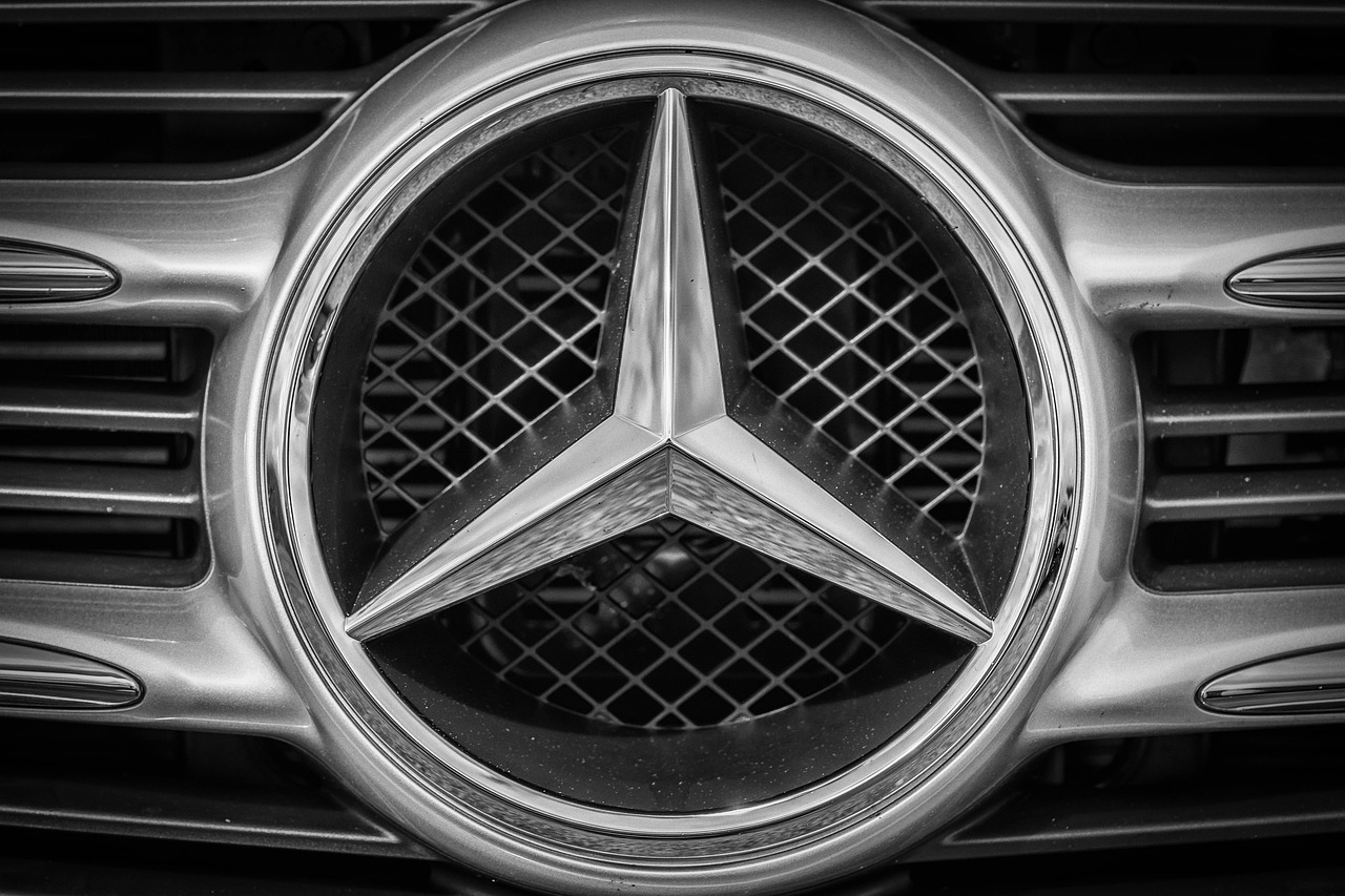 百年賓士車標供應商倒下！電動車轉型「完美風暴」襲擊歐洲 歐洲汽車業崩裂