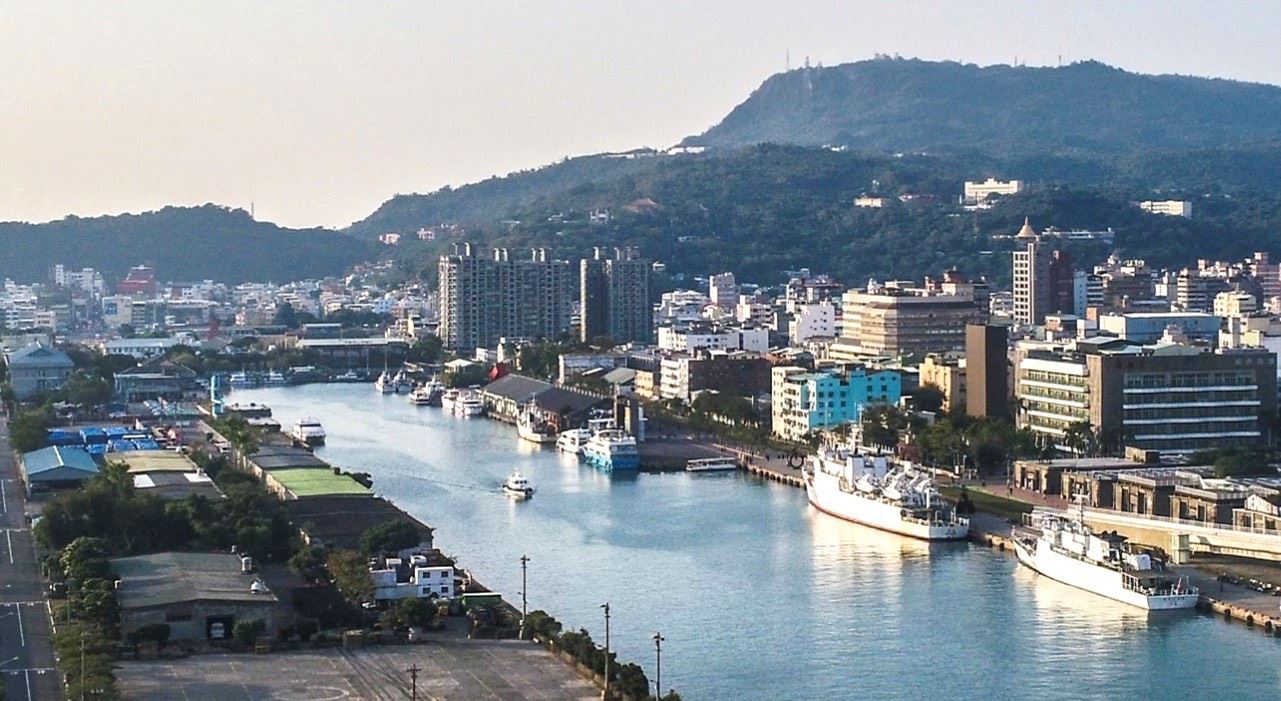 智慧港灣時代來臨！高雄亞灣再升級 高雄香蕉碼頭迎AI科研團隊進駐 都發局領航打造人文科技新半島