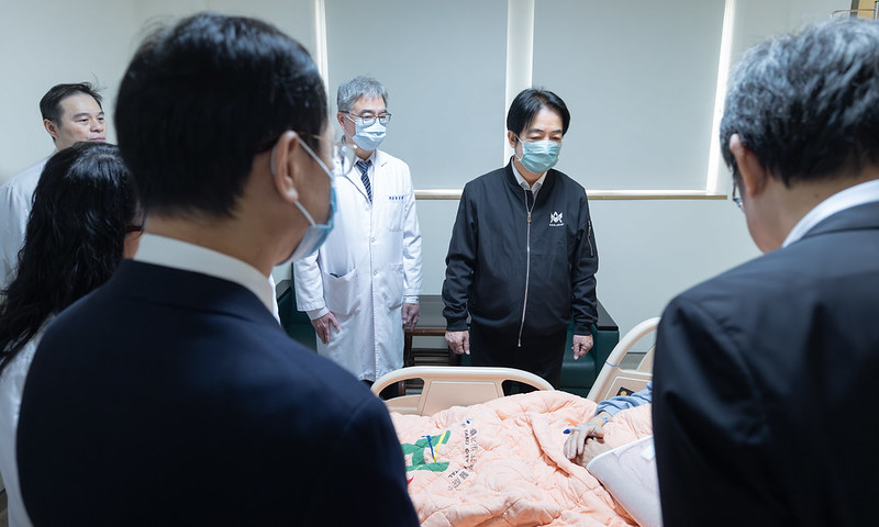 賴清德總統探視臺北捷運隨機攻擊傷者　要求徹查犯案動機、提升公共場所維安層級