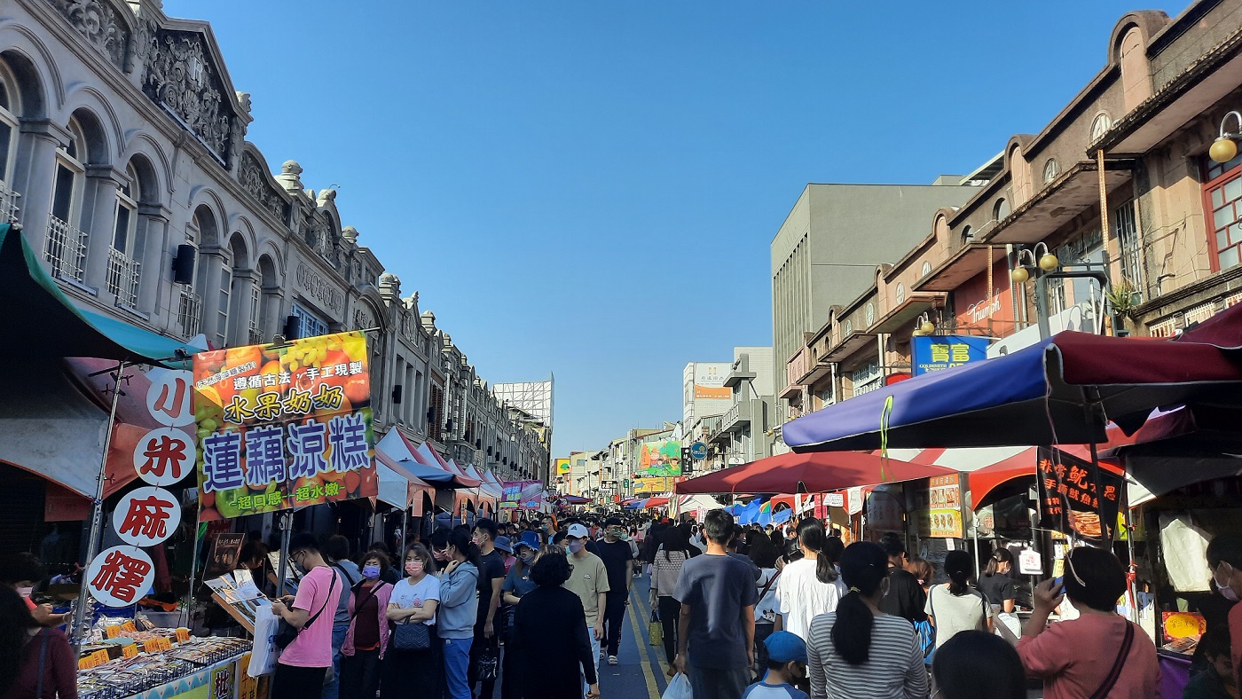 過年必逛！2025臺南四大年貨大街，玩樂購物一次滿足！