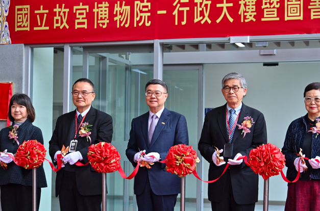 行政院長卓榮泰親臨故宮行政大樓及圖書館揭牌，文化新時代起航