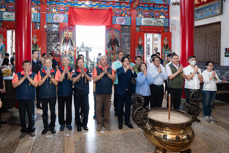 宣示擴大福利照顧　賴清德總統前往「屏東市代天宮」參香祈福　盼持續推動社福政策讓國人生活更加安定
