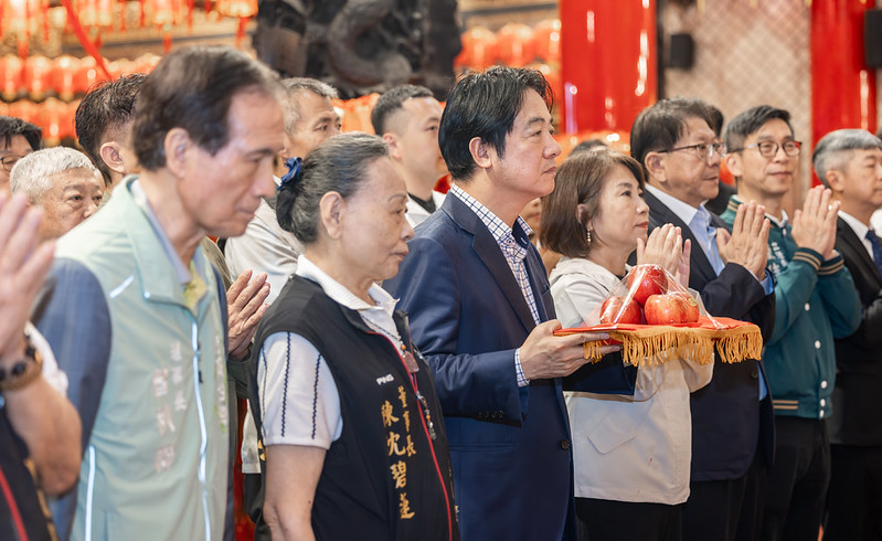 賴清德總統致贈屏東慈鳳宮「福佑生民」匾額　強調政府拚經濟顧民生
