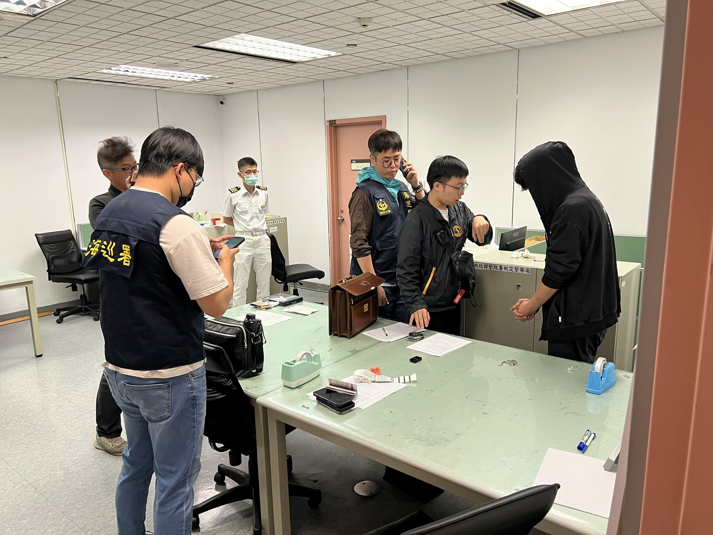 毒糖運入台企圖闖國門遭海巡攔截　旅客依法起訴，最高可處10年以上徒刑