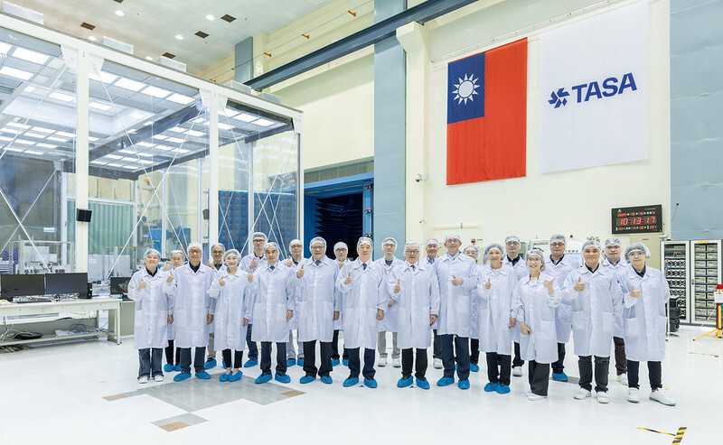 賴清德總統視察福衛八號進展　期許產學研聯手打造太空新里程