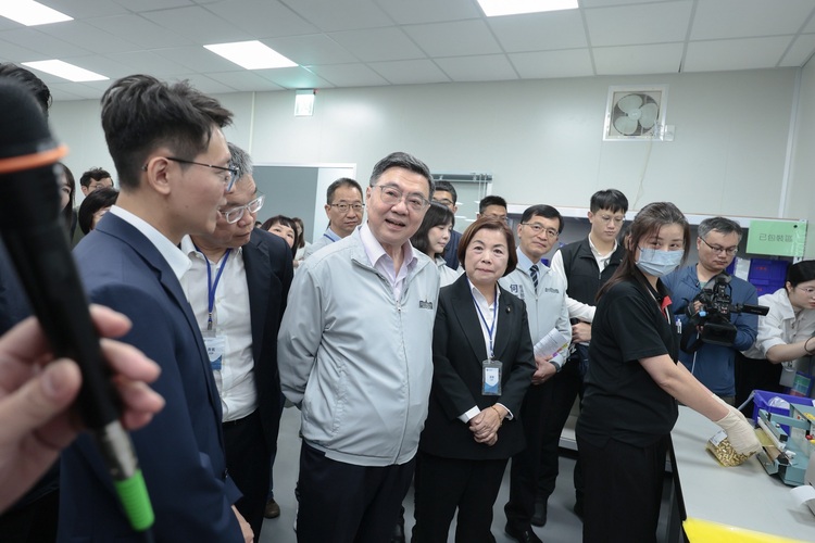 AI導入製造業成功案例　千里眼精密部件公司獲行政院長卓榮泰參訪肯定產業轉型升級