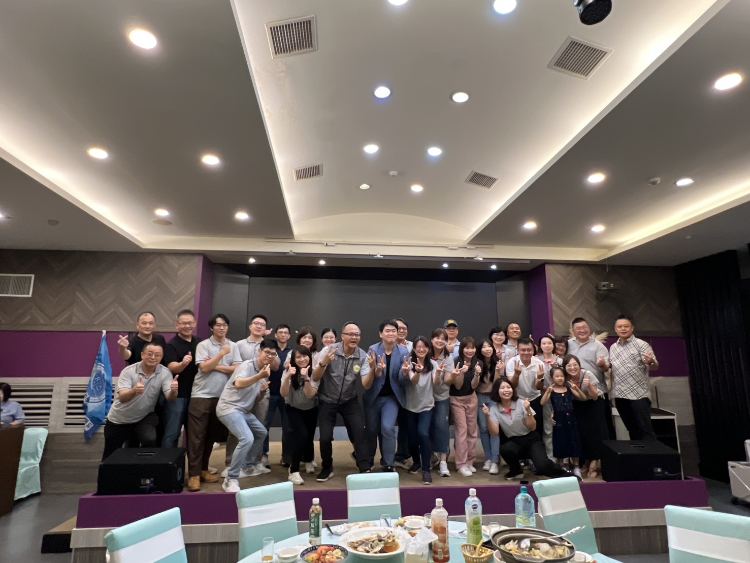 中正大學企業管理學系MBA舉辦敘舊迎新餐會，企管系執行長鄭祥麟教授親臨祝賀！ 歷屆學長姐齊聚