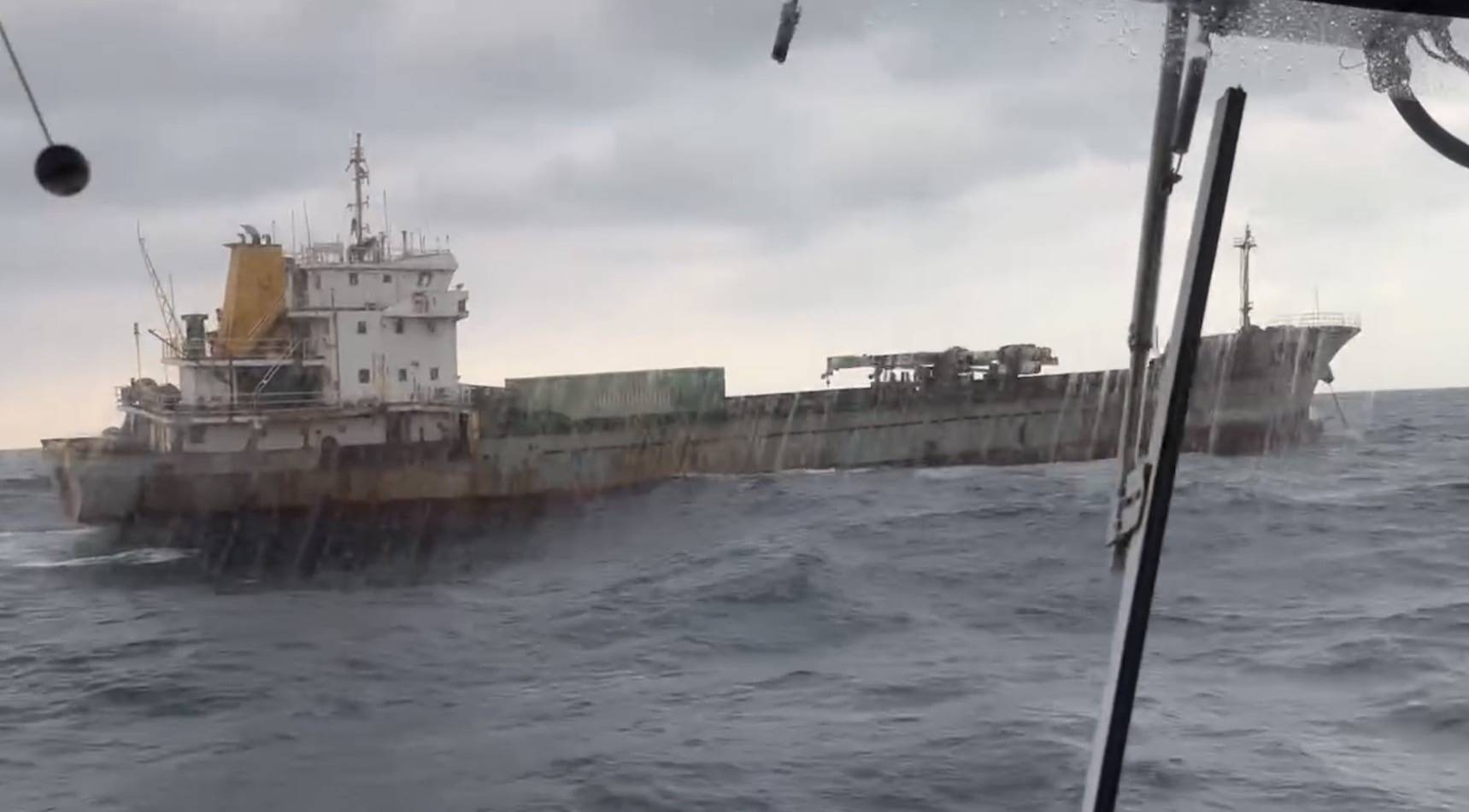 海底電纜遭破壞引關注，海巡署立刻行動攔截外籍貨輪，海委會加強查處機制