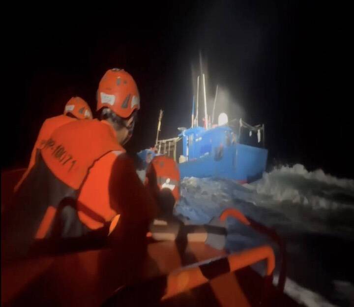 澎湖海巡強勢查扣違法作業中國漁船　中國海警事後到場假藉巡查伺機騷擾再掀兩岸海域緊張