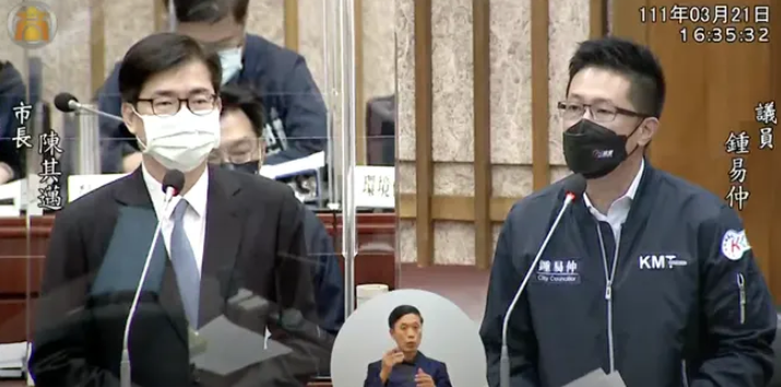 高雄市長陳其邁被問「當兵多久」！跳針回「我當國民兵」　網友質疑避答原因