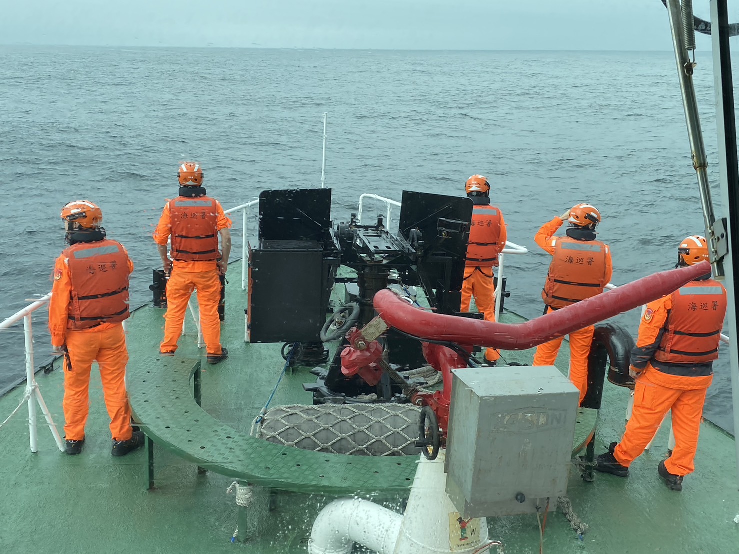 我國漁船海上失火棄船 海巡全力以赴持續搜救中