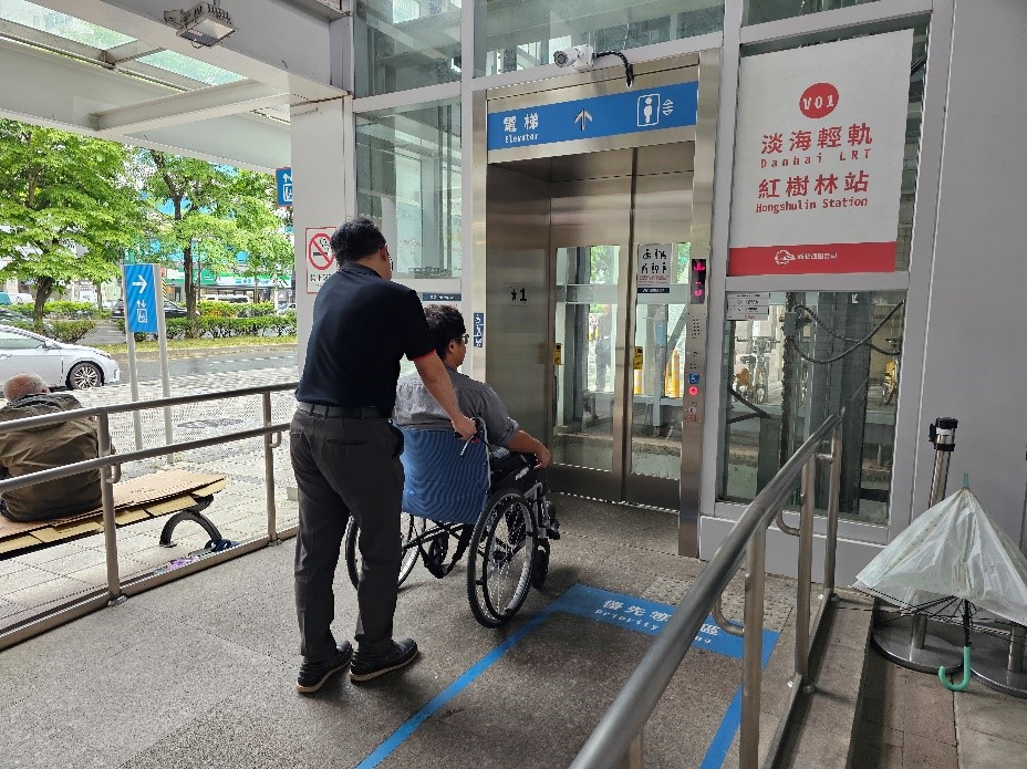 智慧新革命！新北捷運AI派梯正式上線 提升行動便民與安全 缩短輪椅族與親子族等候時間