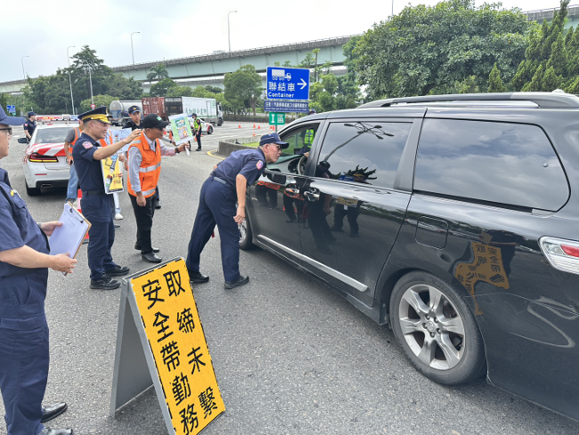 交通安全月行動 9月3日起高公局與公路警察局全國同步執行「行車請繫安全帶」宣導與罰鍰措施