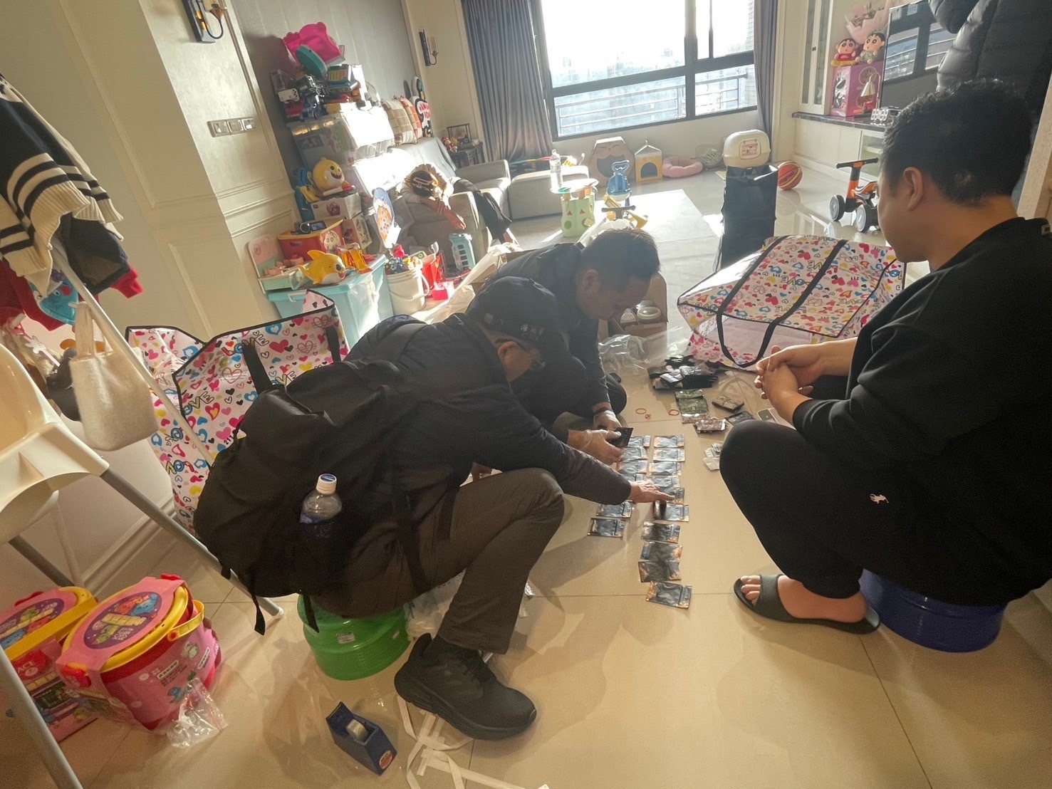 毒品大盤行動曝光 深夜公園販毒驚人 海巡臺中隊全力掃蕩 市價破千萬