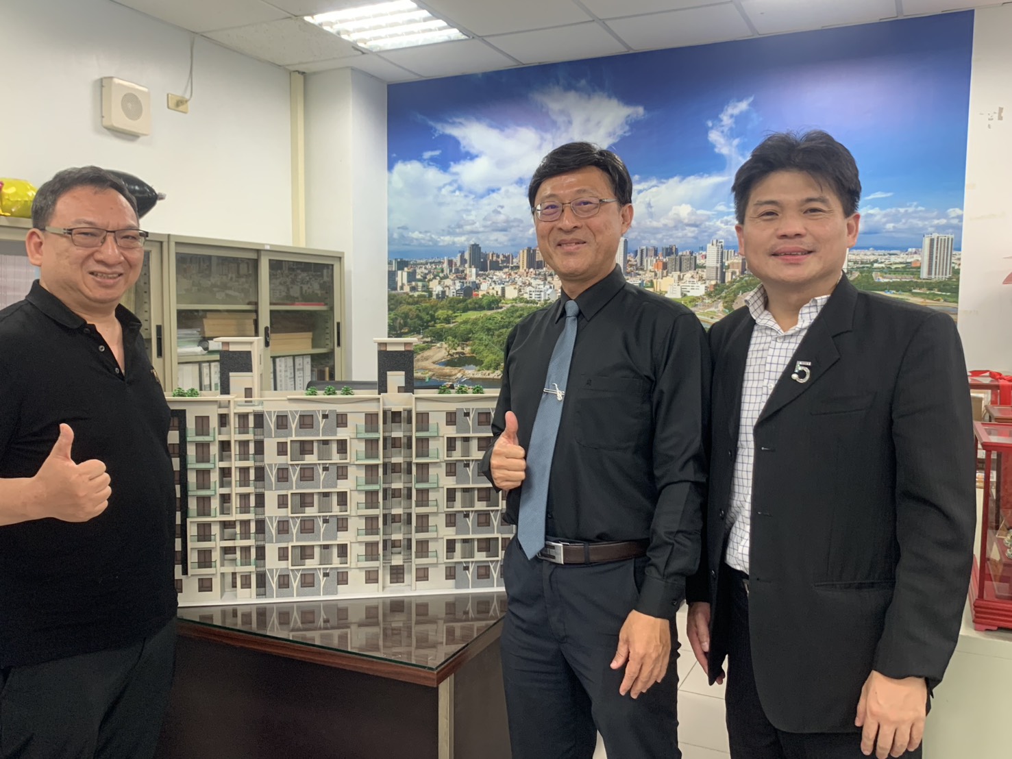 華廈建築模型、找房趣House91捐模型助崑山科大房地產系！實務教學鏈結引業界好評