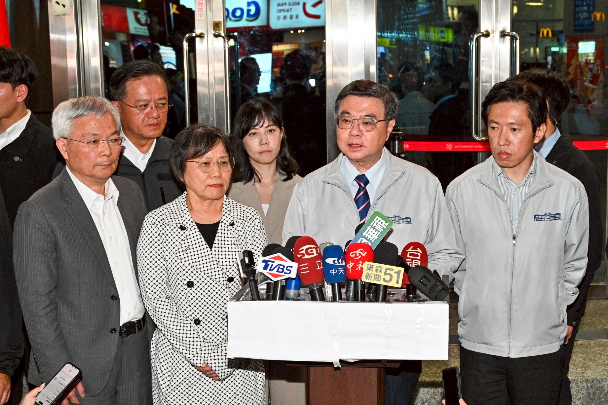 行政院長卓榮泰強調不容模糊　針對板南線臺北車站煙霧彈事件的北捷連續攻擊案　徹夜清查犯罪動機給受害者與社會交代