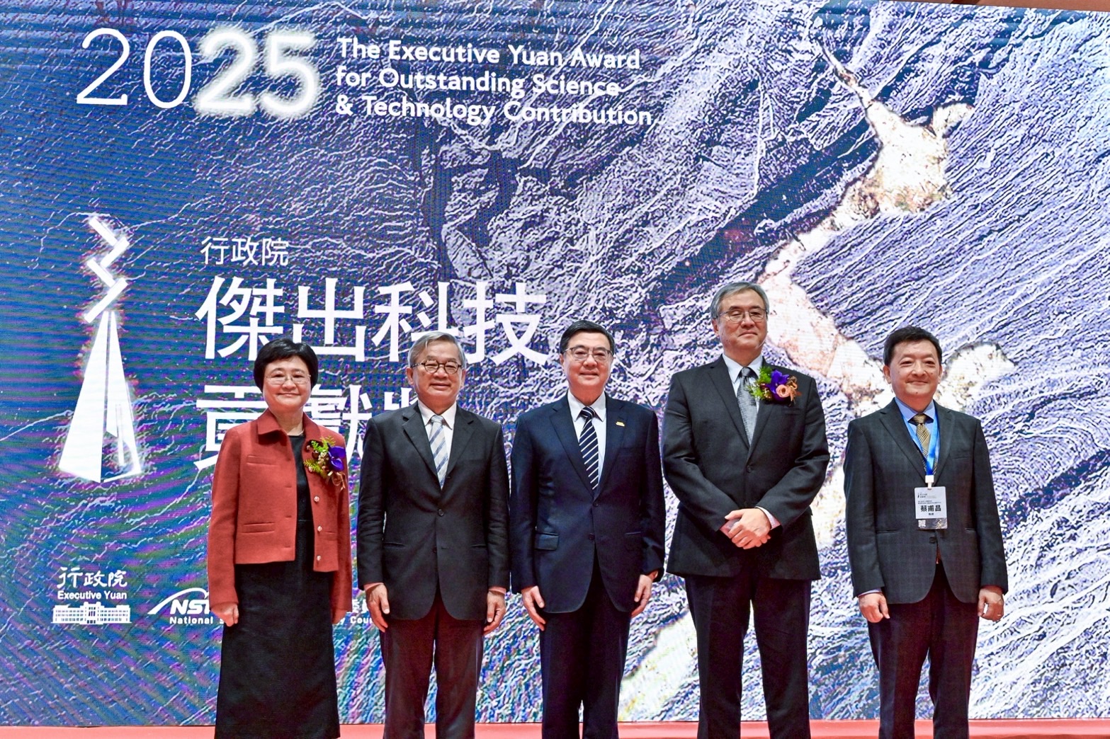 表揚科研典範同時擘劃藍圖　行政院長卓榮泰於行政院傑出科技貢獻獎談科技創新與臺灣競爭力布局