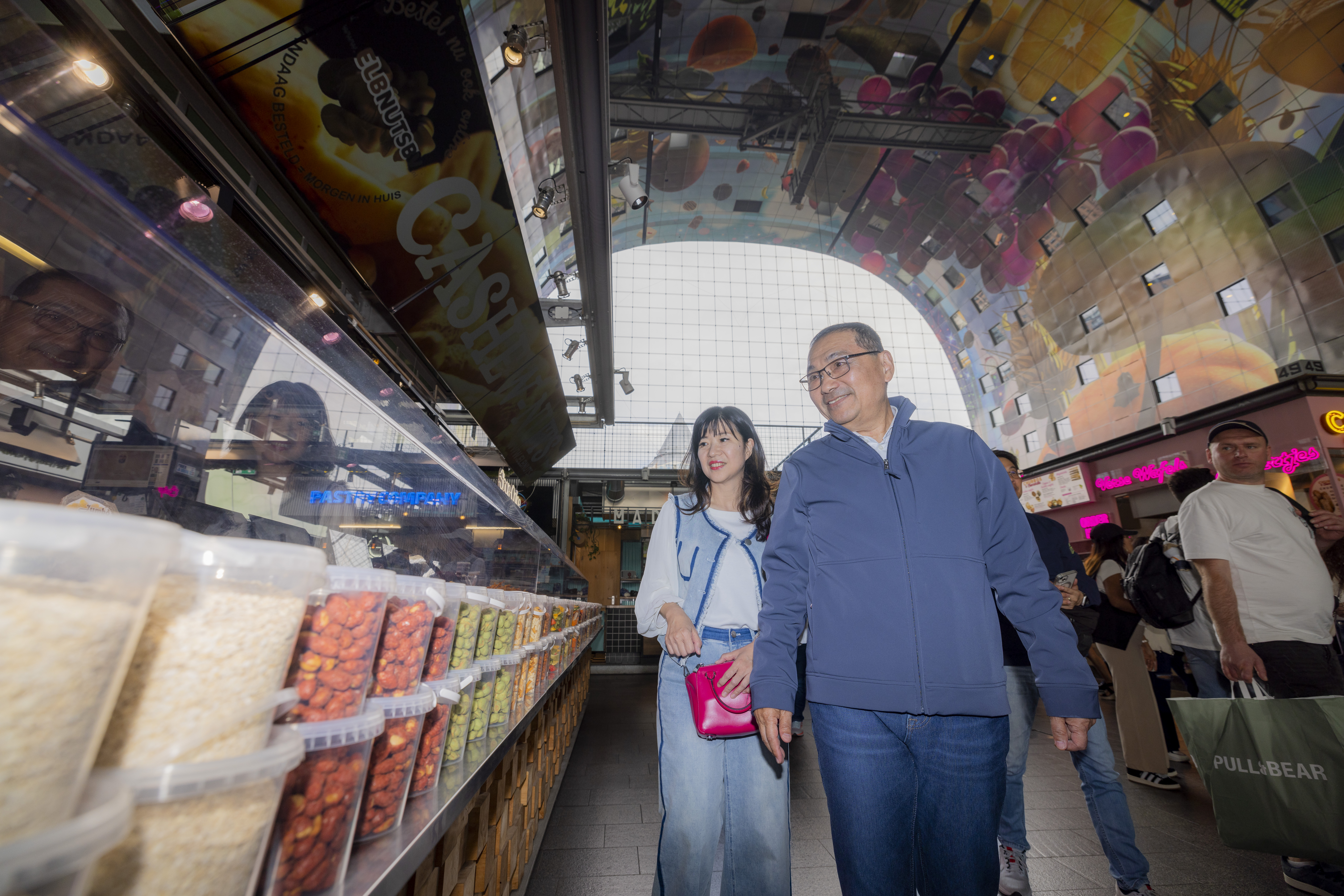 新北市長侯友宜走訪鹿特丹Markthal市場 擬將國際市場翻新經驗帶回新北