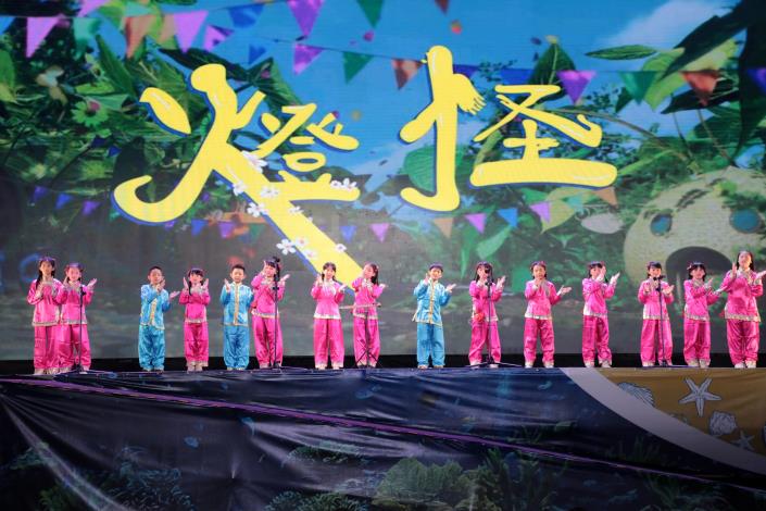 親子走進燈怪宇宙的奇幻夜晚　客家兒童劇在安平點亮臺南夜空　瓜瓜歌與小燈怪陪伴客家文化