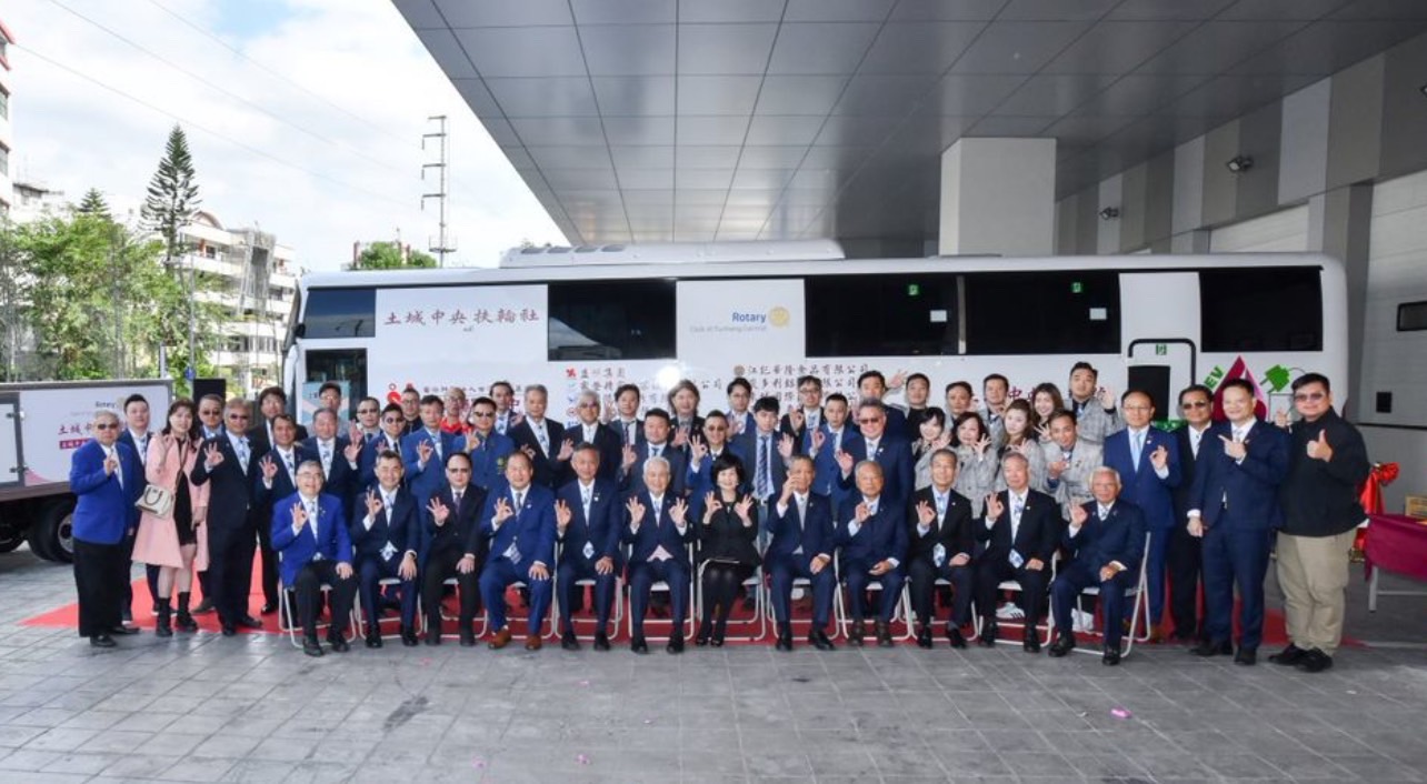 全臺首輛大型電動捐血車誕生！新北土城中央扶輪社捐贈創舉引領環保與捐血革命