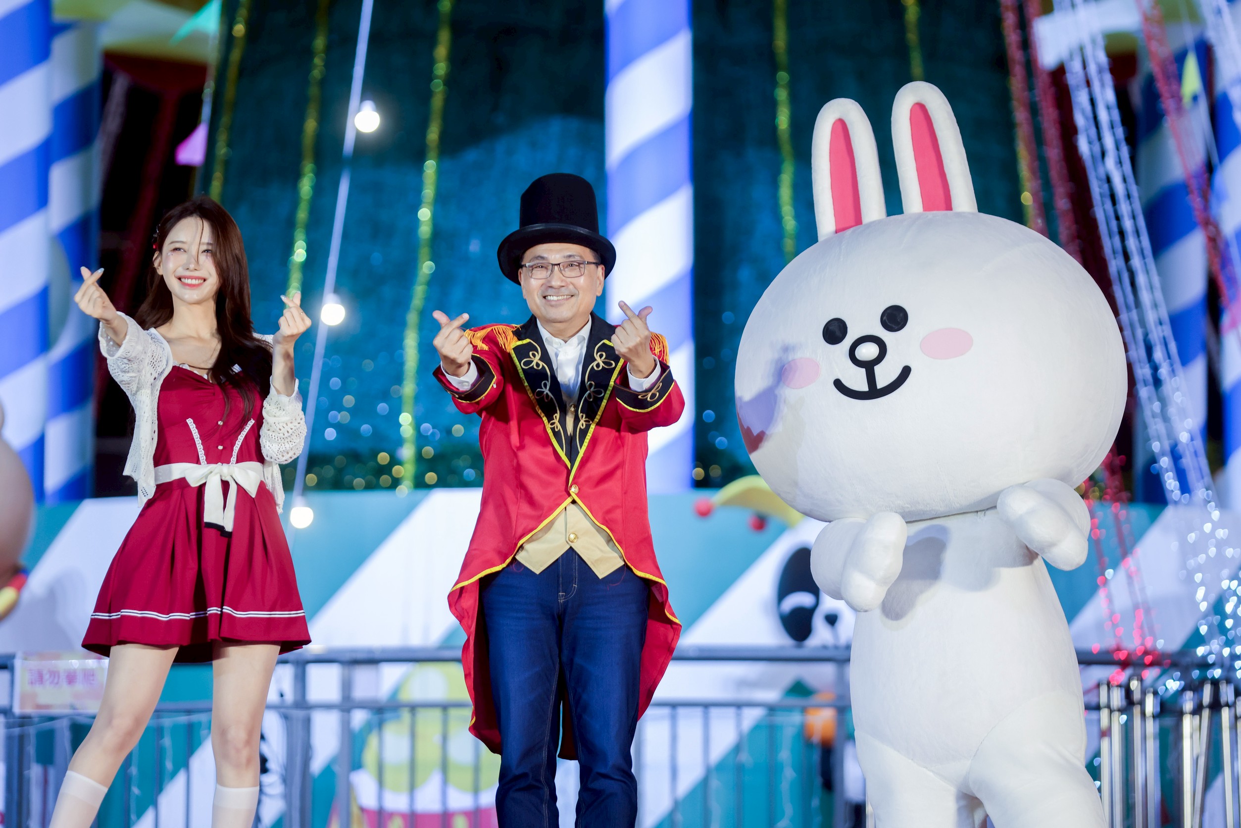 全球最強耶誕盛事回來了！2025新北歡樂耶誕城開城　LINE FRIENDS光雕秀首演搶鏡