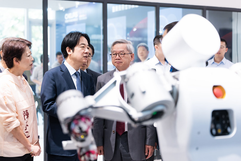 賴清德總統出席國家智慧機器人研究中心揭牌　布局AI未來競爭力