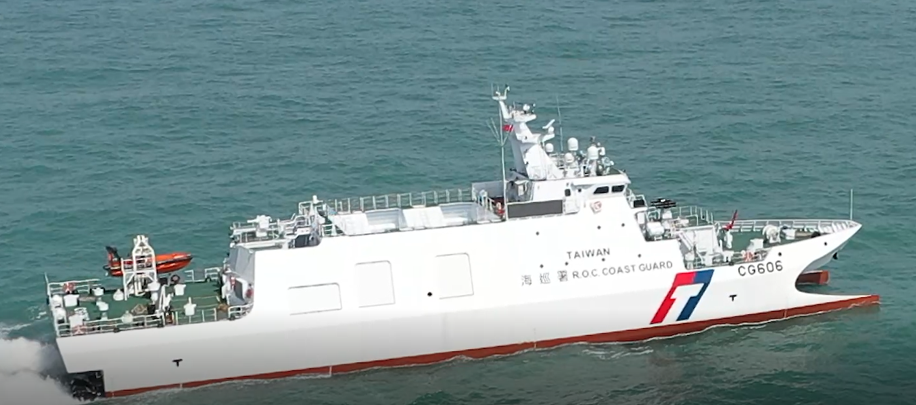 臺籍漁船機艙起火　海巡署八里艦疾馳救援