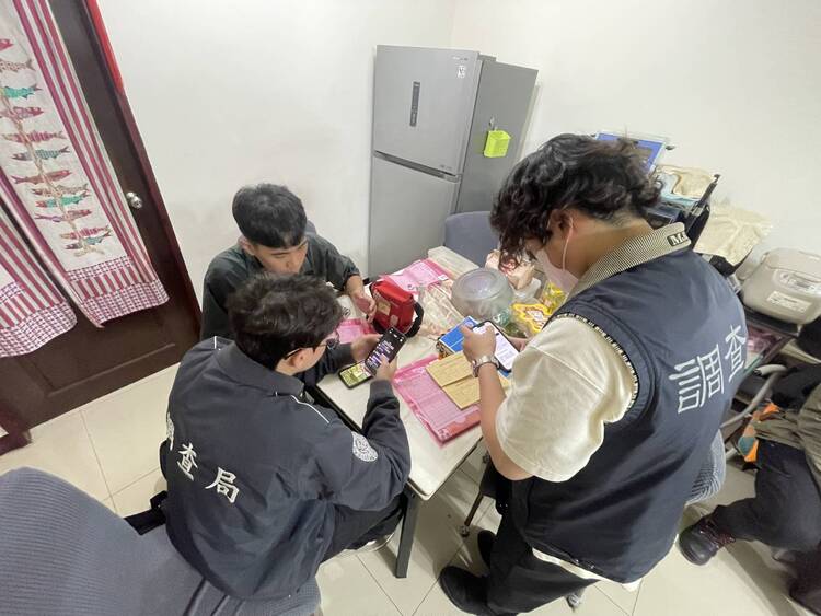 調查局破獲藏匿大學租屋套房3座詐騙機房　查扣11臺貓池犯罪鏈全揭