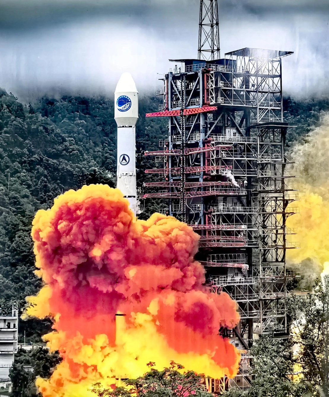 中共火箭飛越台灣領空？國防部回應：高度超出大氣層，無害安全