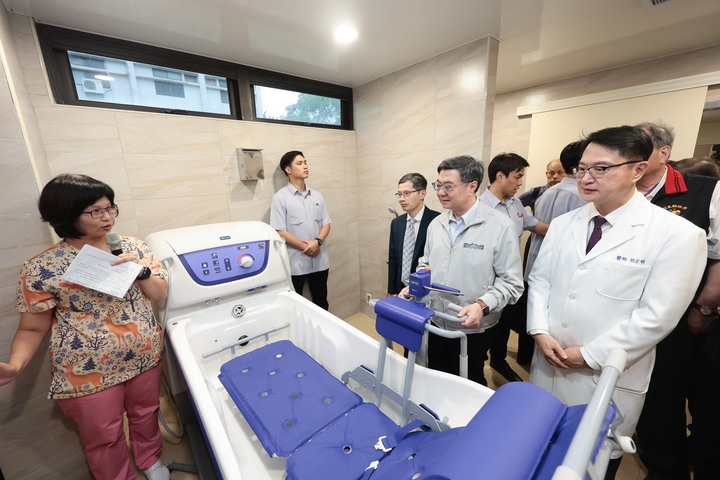 視察花蓮鳳林住宿長照機構　行政院長卓榮泰期許提供更精緻化、多樣化服務照顧高齡社會