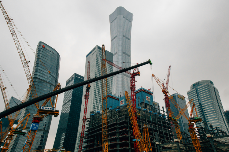 5.4兆交屋潮壓境！房市資金缺口浮現 貸款難度創新高