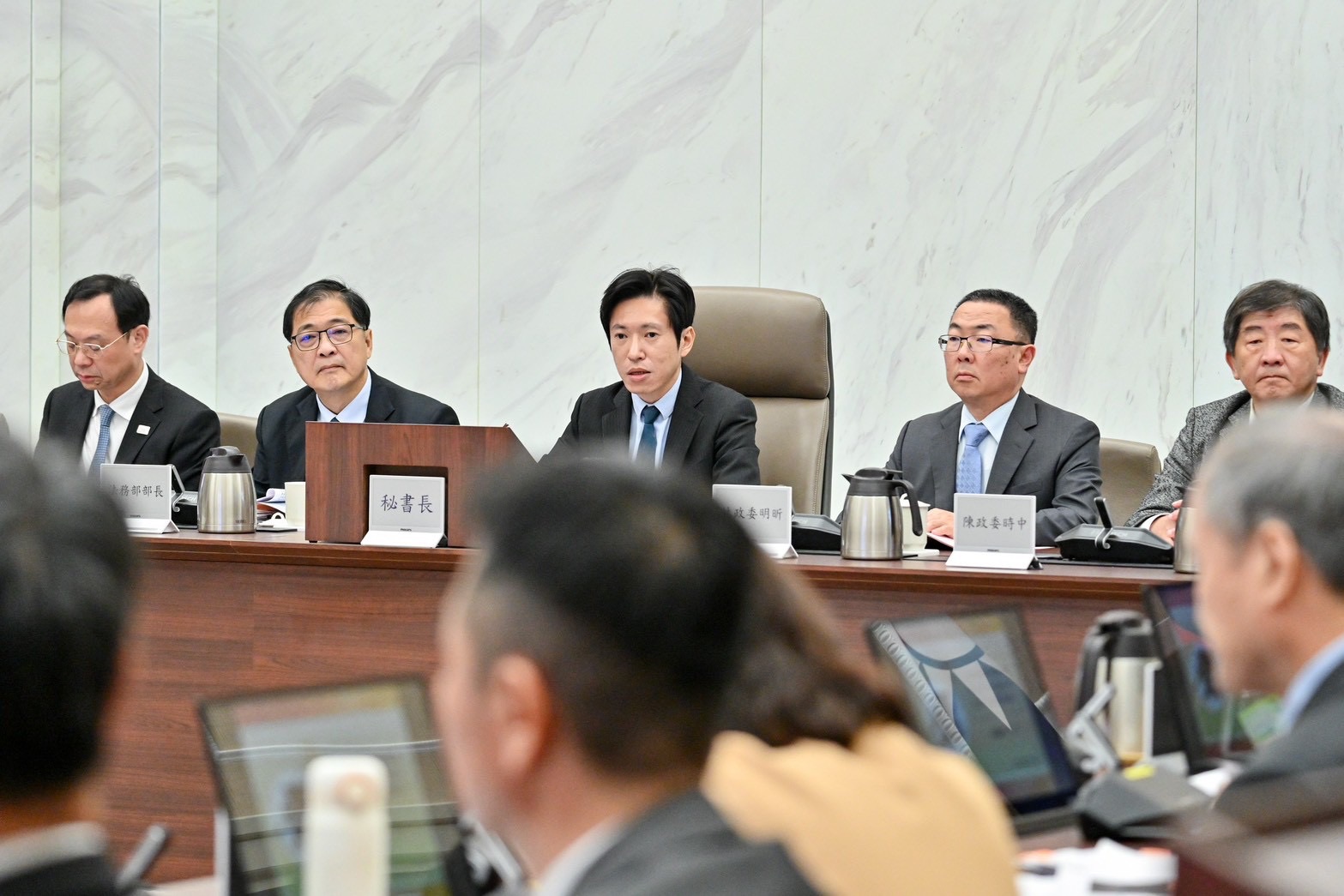 毒品防制會報最新數據曝光！行政院祕書長張惇涵指出施用毒品人口逐步下降　政府將強化跨部會聯手阻斷供需鏈