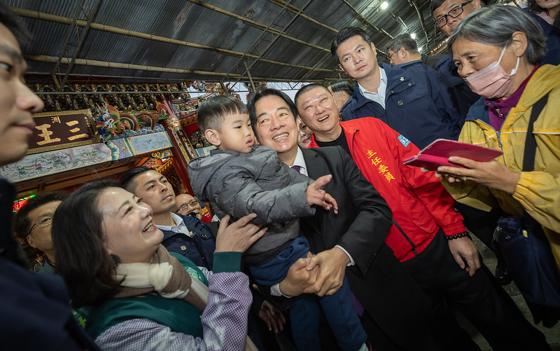 賴清德總統洲美屈原宮及洲美三王宮參香送匾行程　重申總預算是施政關鍵  讓施政照顧更到位