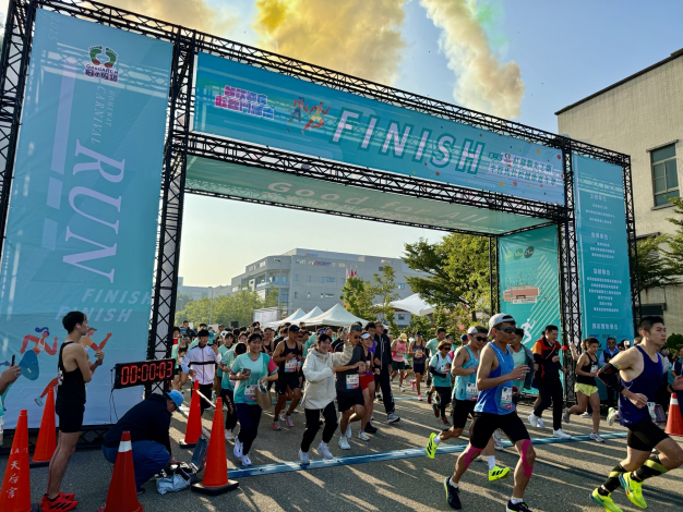 臺南2025第三屆紅崴觀光工廠半程馬拉松嘉年華登場　黃偉哲市長：運動＋觀光雙引擎帶動城市熱度