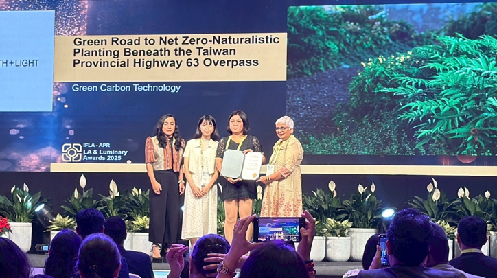 台灣綠色公路揚名國際！台63線高架橋下自然綠化獲2025 IFLA大獎 公路局以自然式植栽打造永續示範