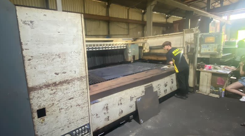 假車牌也能網購？新北警方查獲全臺首座假車牌工廠　獲利超過52萬