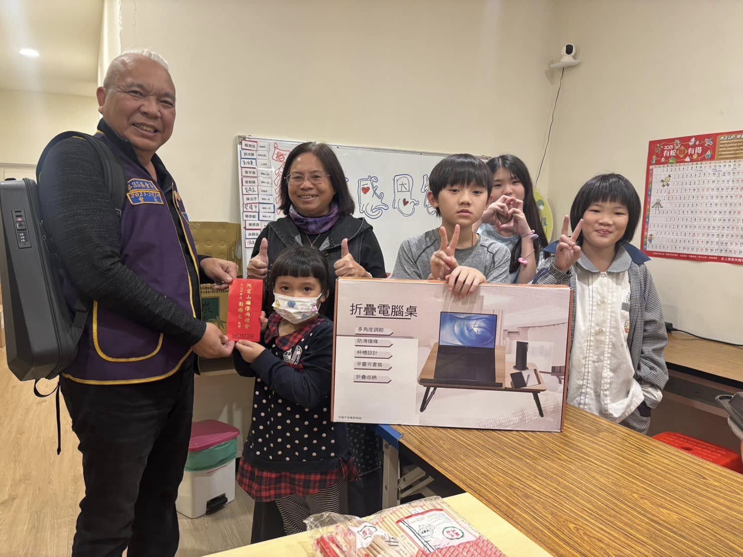 阿里山國際同濟會歲末送暖 感恩餐會溫情籠罩水上兒少站 攜手億載會捐贈摺疊桌與加菜金