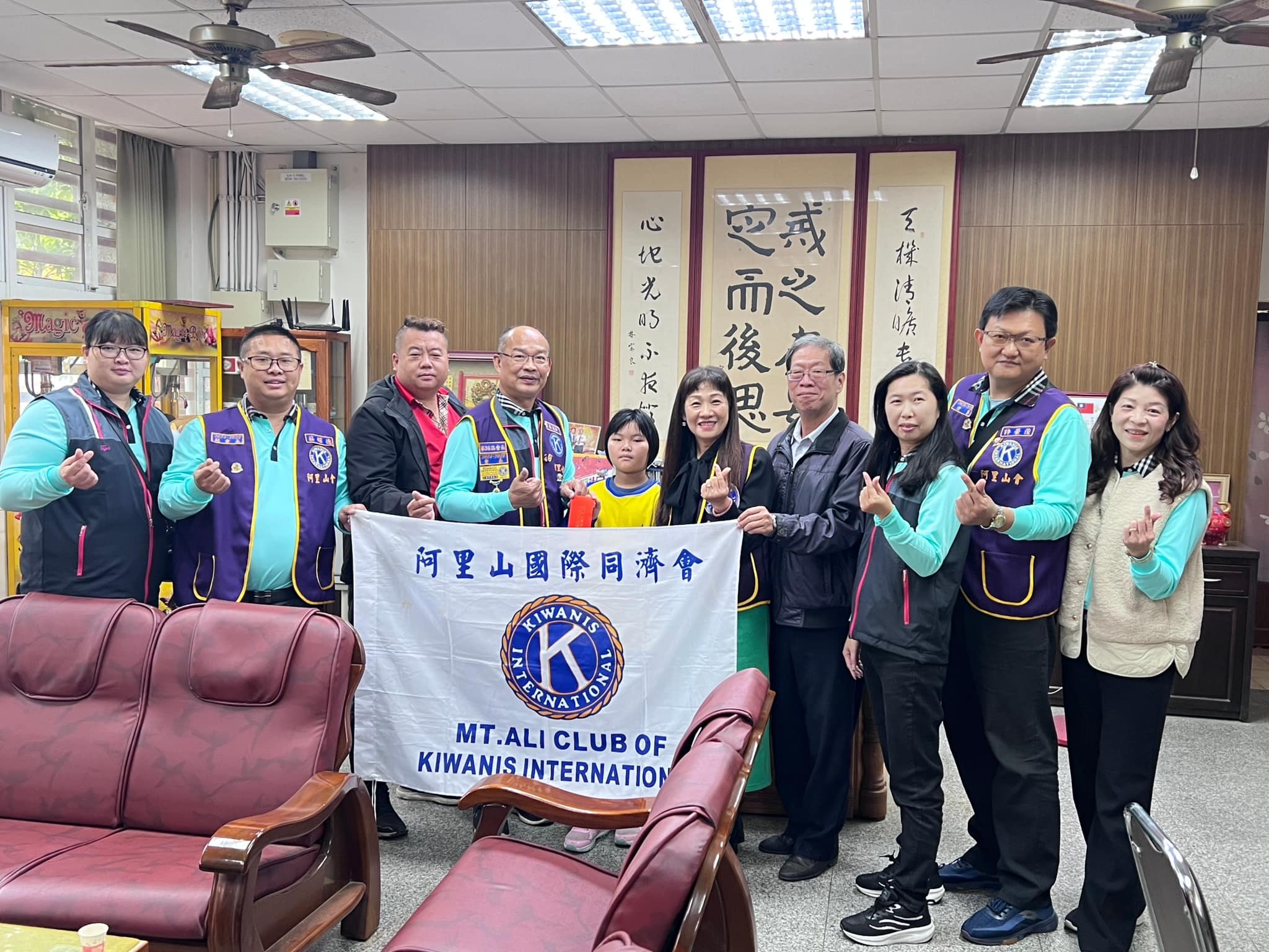 公益助學！阿里山國際同濟會「一會一校」活動，溫暖嘉義大崎國小弱勢學童